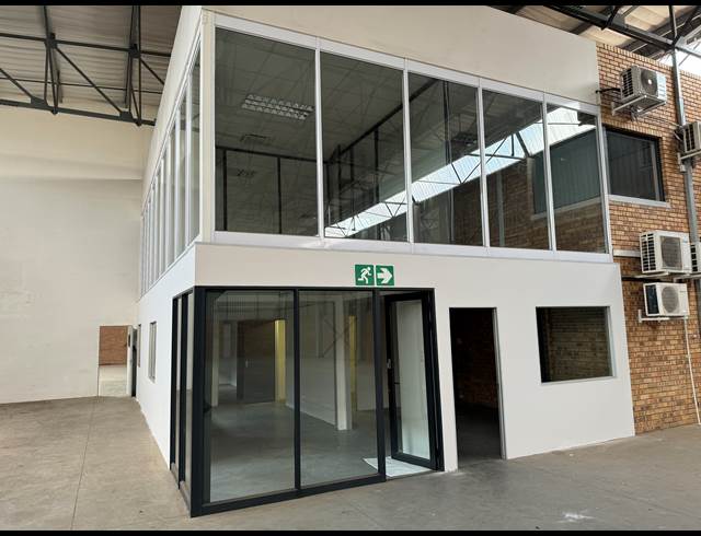 1,350M² WAREHOUSE TO LET IN JET PARK