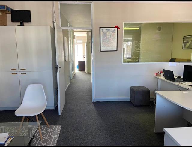 110M² OFFICE TO LET IN WESTLAKE