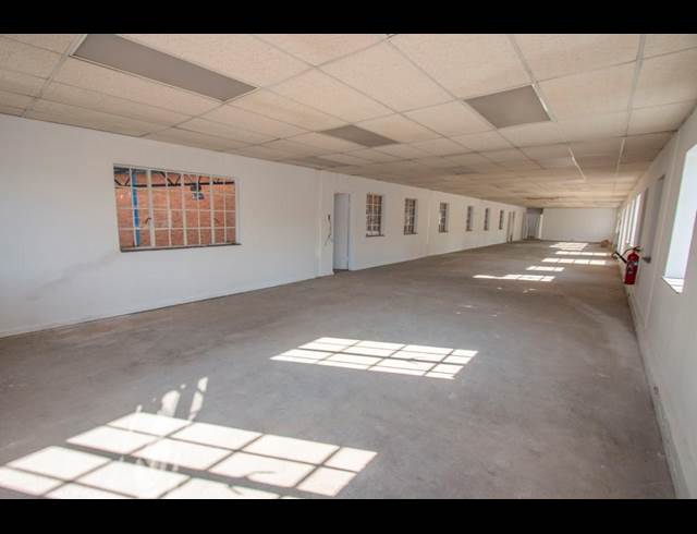 1,049M² INDUSTRIAL YARD TO LET IN HALFWAY HOUSE