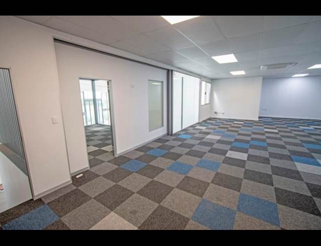 356M² SHOWROOM TO LET IN OLIVEDALE