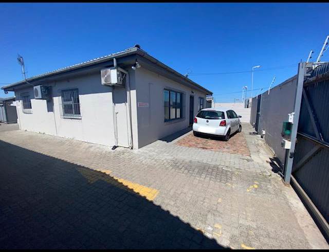 1,600M² INDUSTRIAL YARD TO LET IN PHILIPPI