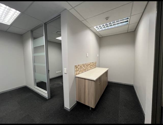 404.30M² OFFICE TO LET IN HIGHVELD