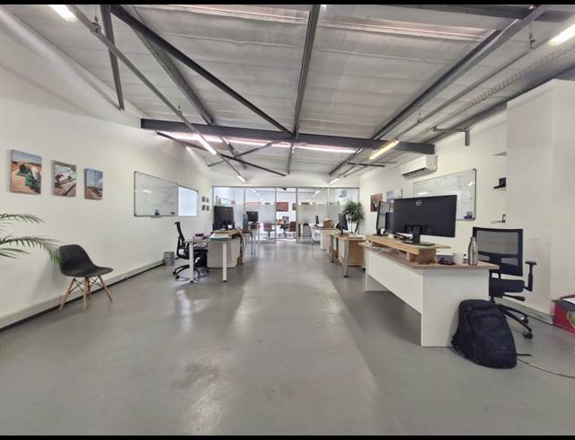 517M² WAREHOUSE TO LET IN STIKLAND INDUSTRIAL