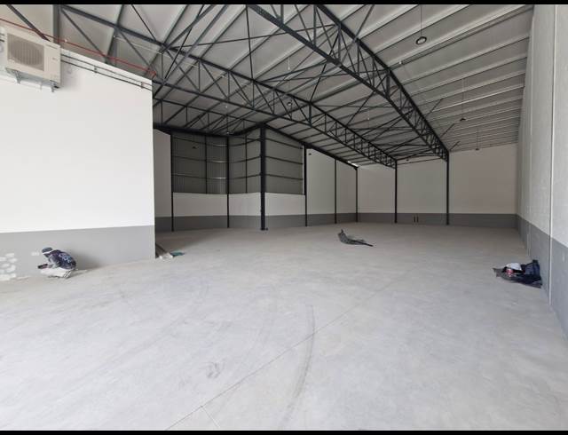 565M² WAREHOUSE TO LET IN STIKLAND INDUSTRIAL