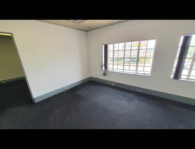 407M² WAREHOUSE TO LET IN JET PARK