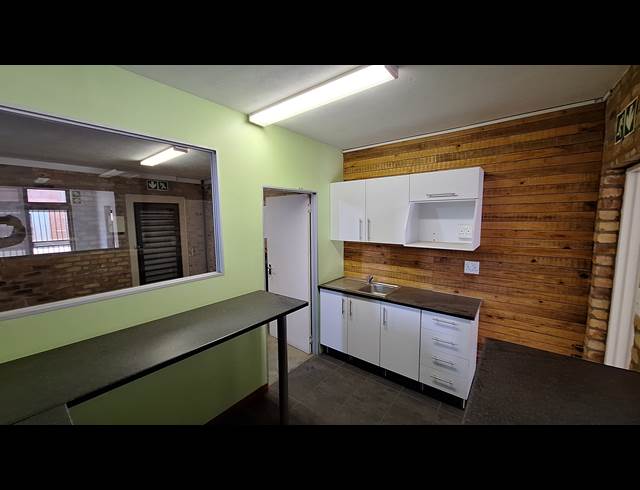 188M² WAREHOUSE TO LET IN HONEYDEW