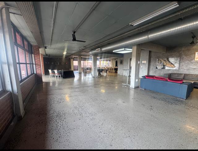 700M² SHOWROOM TO LET IN WYNBERG