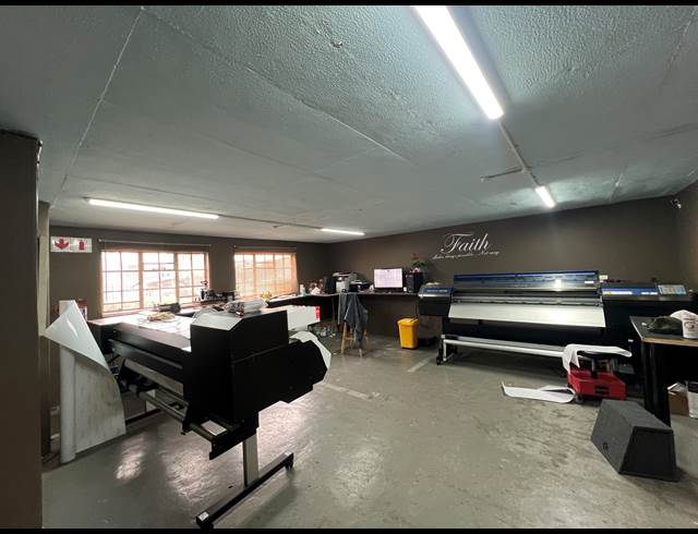 177M² WAREHOUSE TO LET IN HENNOPSPARK INDUSTRIAL