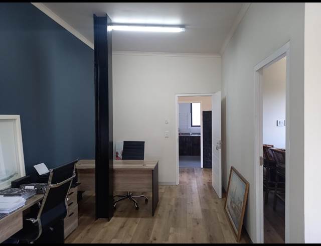 45M² OFFICE RENTED IN SALT ROCK