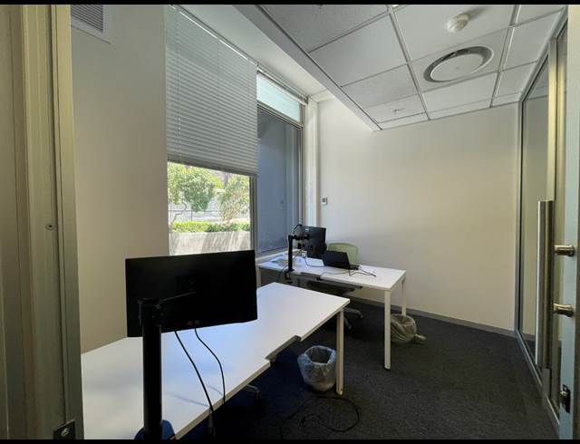 260M² OFFICE TO LET IN WATERFRONT