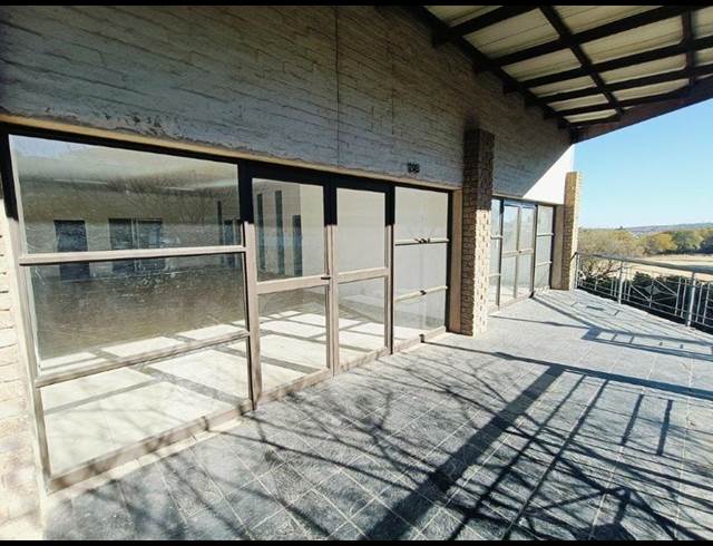 BUSINESS PROPERTY TO RENT IN HALFWAY HOUSE