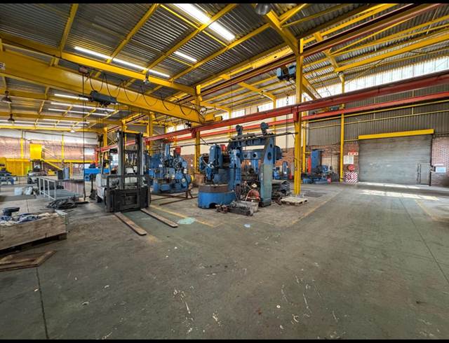 2,300M² WAREHOUSE TO LET IN ROBERTVILLE