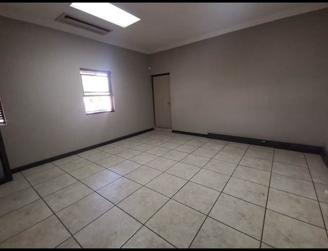 28M² OFFICE TO LET IN RYNFIELD