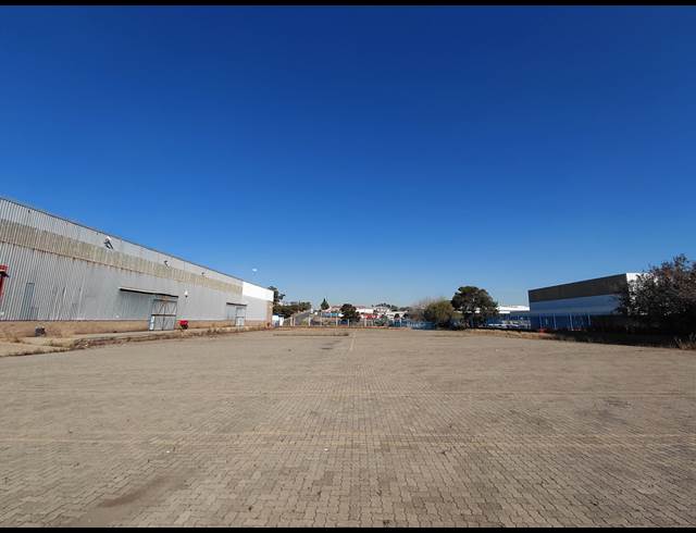 12,000M² FACTORY TO LET IN CLAYVILLE