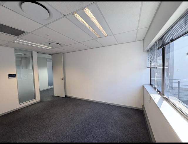 30M² SERVICED OFFICE TO LET IN VORNA VALLEY