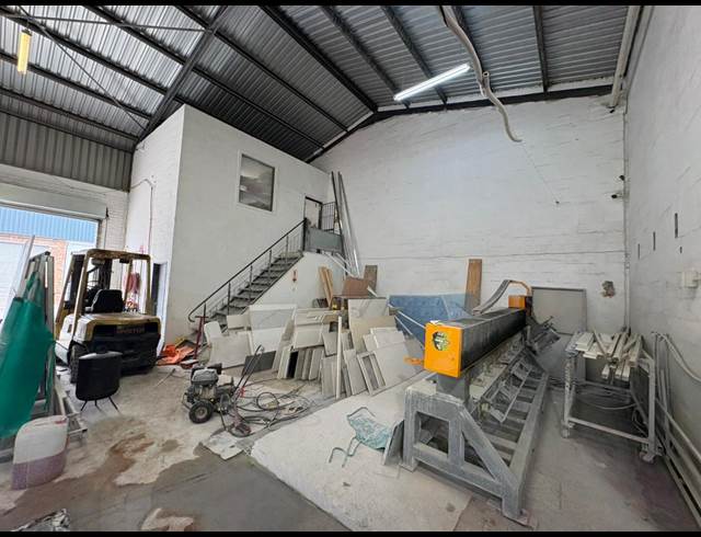 442M² WAREHOUSE TO LET IN BROADLANDS