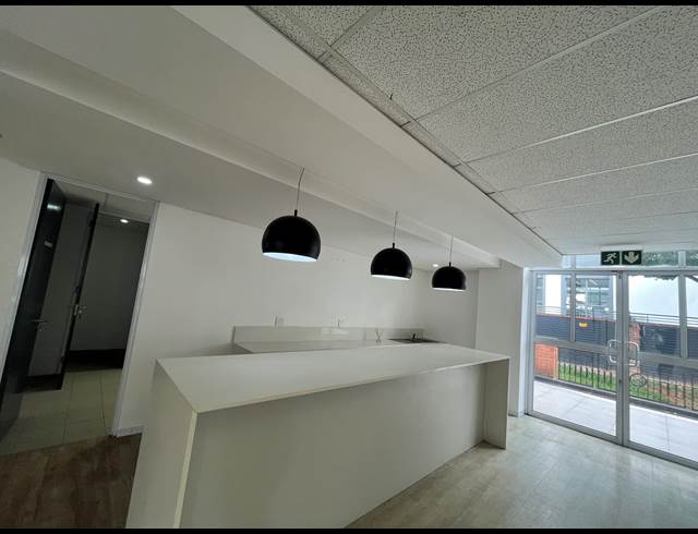1,224M² OFFICE TO LET IN BRYANSTON