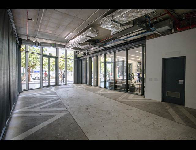 100M² RETAIL TO LET IN FORESHORE