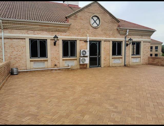 683M² OFFICE TO LET IN RIVONIA