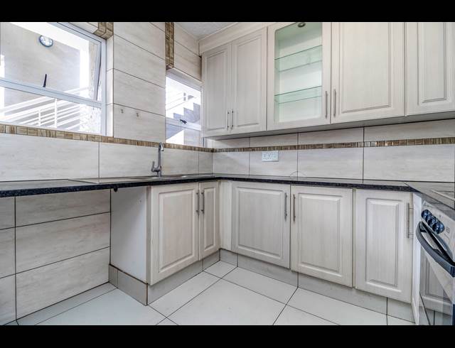 3 BEDROOM APARTMENT TO LET IN MORNINGSIDE