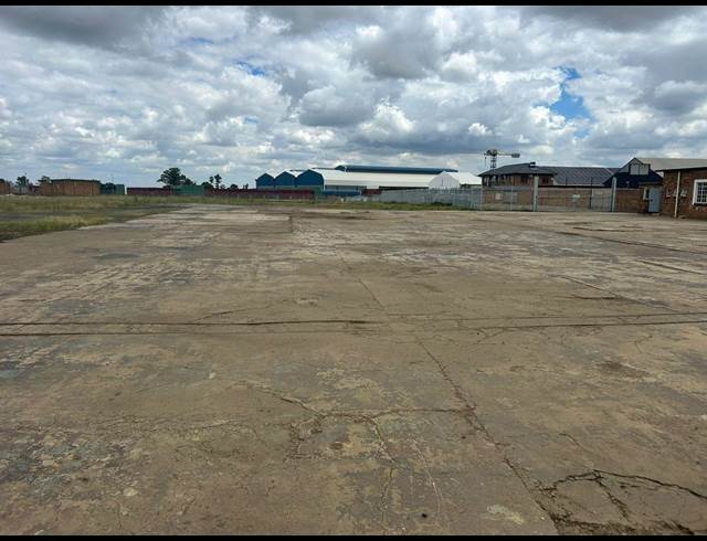 12,000M² INDUSTRIAL YARD TO LET IN COMET
