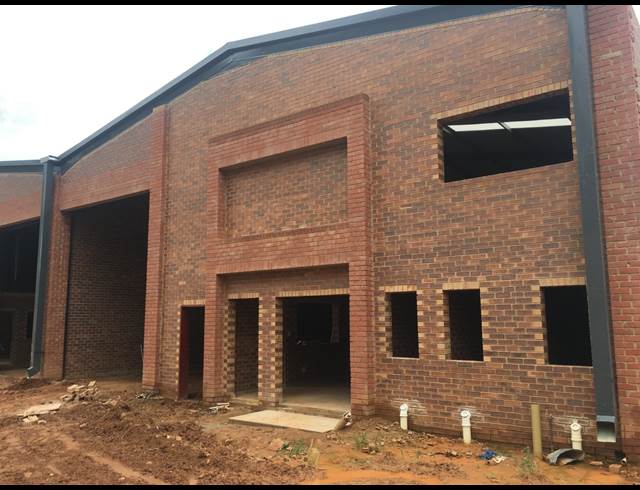 530M² WAREHOUSE TO LET IN POMONA