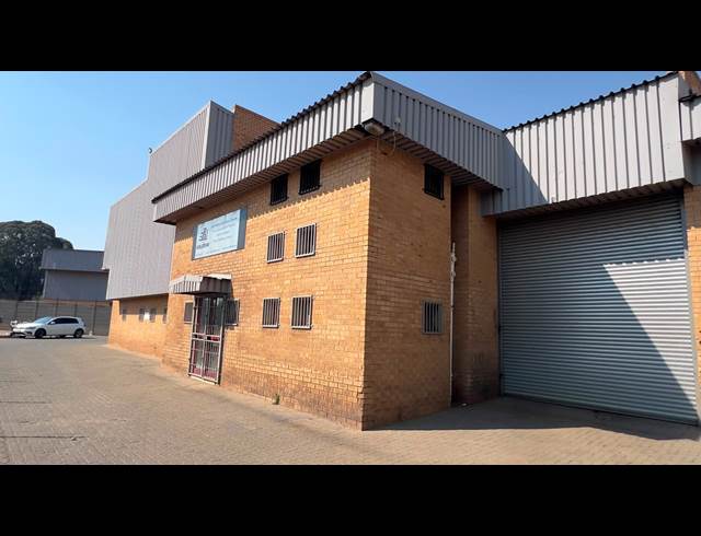 240M² WAREHOUSE TO LET IN DRIEHOEK