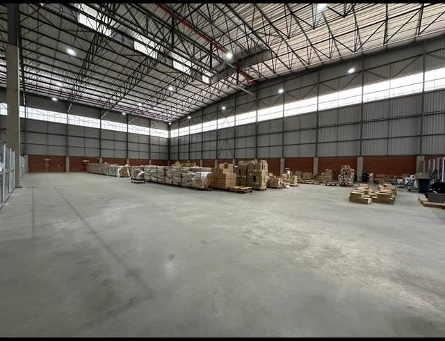 6,940M² WAREHOUSE TO LET IN NORTH RIDING