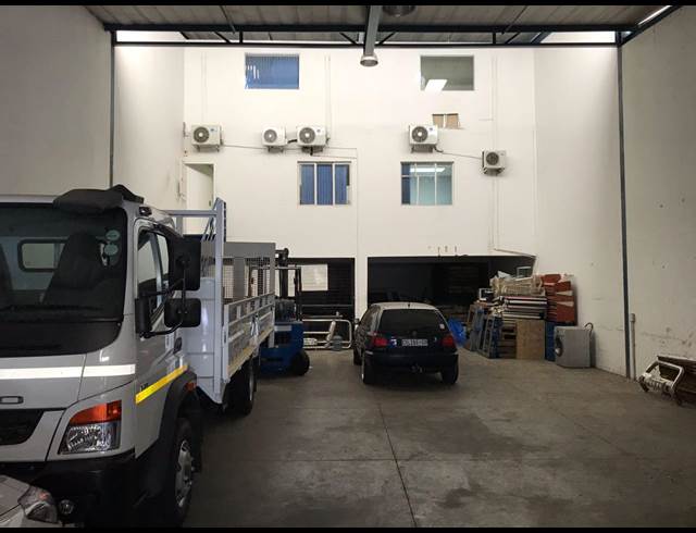 500M² WAREHOUSE TO LET IN STRIJDOMPARK