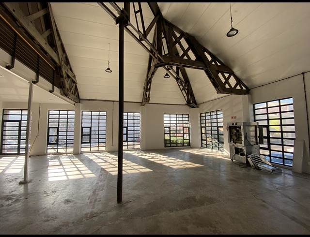 261M² OFFICE TO LET IN SALT RIVER