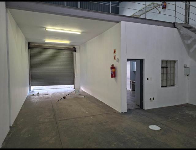 200M² WAREHOUSE TO LET IN RIVERSIDE PARK