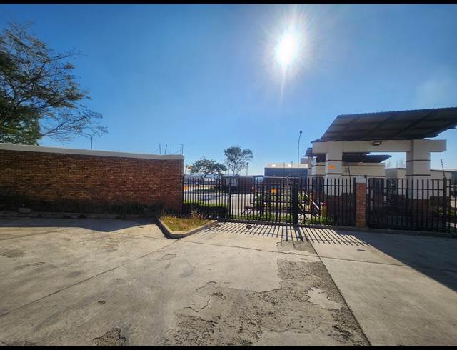 1,240M² WAREHOUSE TO LET IN CLAYVILLE INDUSTRIA