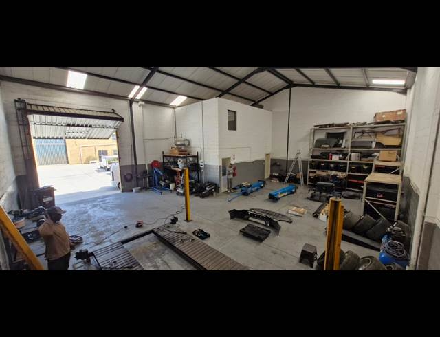 216M² WAREHOUSE TO LET IN KILLARNEY GARDENS
