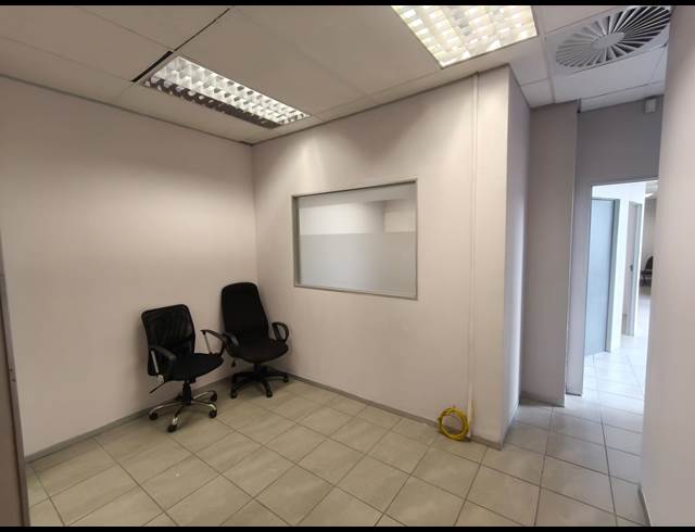 115M² OFFICE TO LET IN FOURWAYS