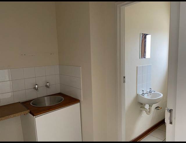 47M² RETAIL TO LET IN HOUT BAY CENTRAL