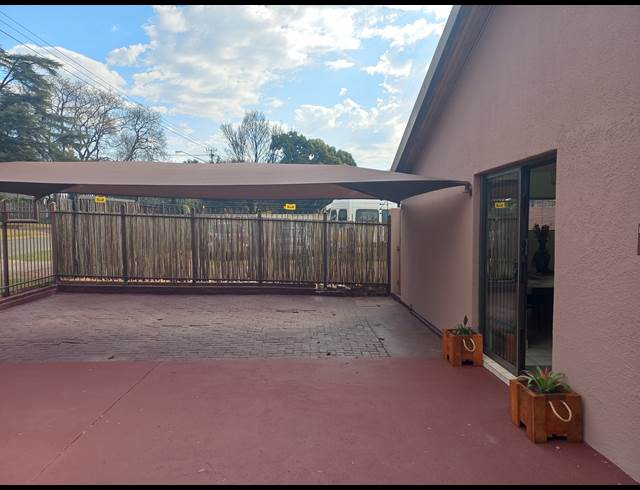 Office property to rent in LYNNWOOD GLEN