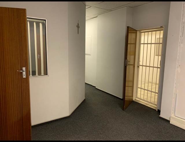 175M² OFFICE TO LET IN STRIJDOMPARK