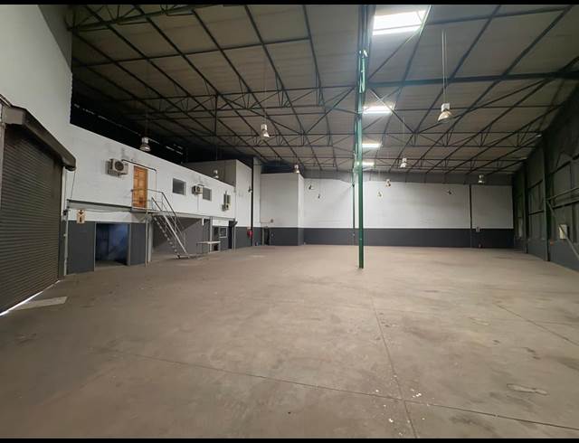 1,500M² WAREHOUSE TO LET IN CROWN