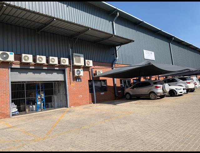 355M² WAREHOUSE TO LET IN LASER PARK