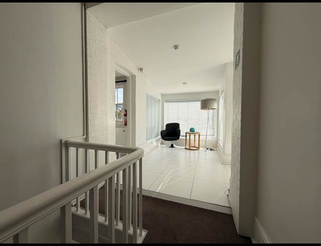 217M² OFFICE TO LET IN WATERFRONT