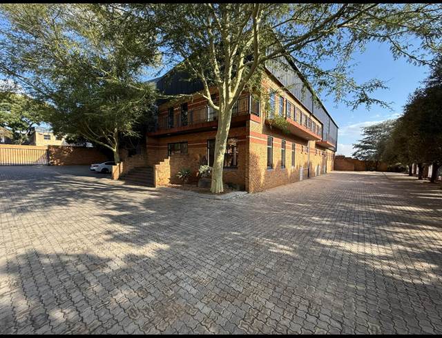 2,500M² WAREHOUSE TO LET IN LASER PARK