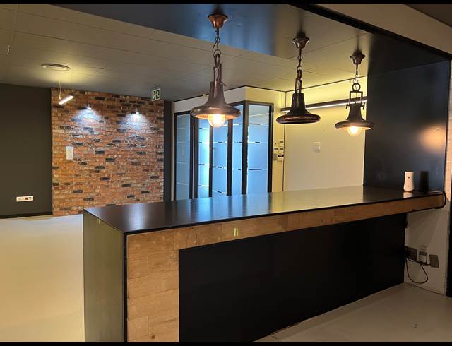 345M² OFFICE TO LET IN HYDE PARK