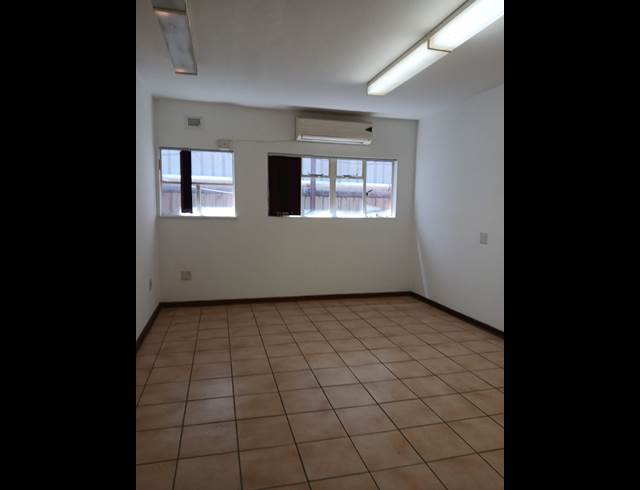 175M² OFFICE TO LET IN DAWNCLIFFE
