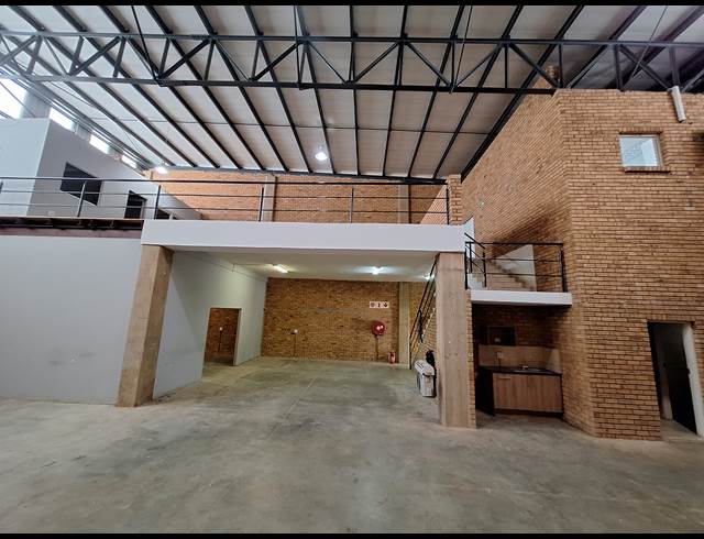 404M² WAREHOUSE TO LET IN LANSERIA