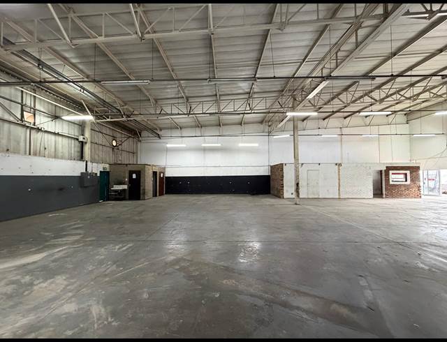 560M² WAREHOUSE TO LET IN HALFWAY HOUSE