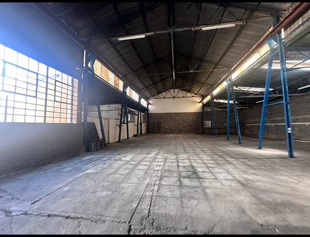 450M² WAREHOUSE TO LET IN EASTLEIGH