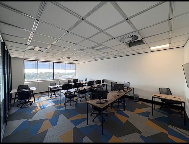 5,780M² SERVICED OFFICE TO LET IN PINELANDS