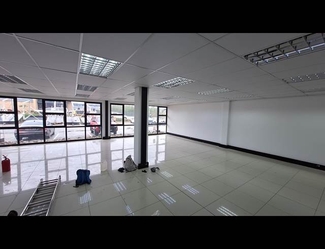 875M² WAREHOUSE TO LET IN NORTH RIDING