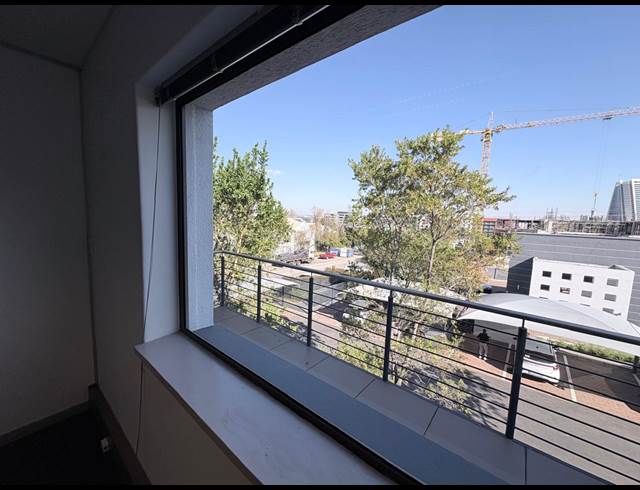 22M² SERVICED OFFICE TO LET IN VORNA VALLEY