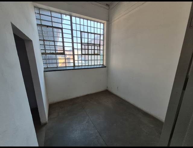 900M² WAREHOUSE TO LET IN BENROSE